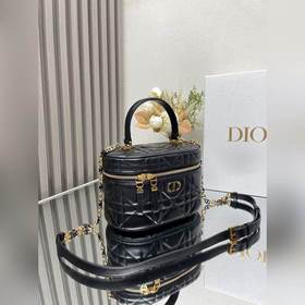 Новая сумка Dior 30 Montaigne Vanity в черном цвете из овечьей ко
