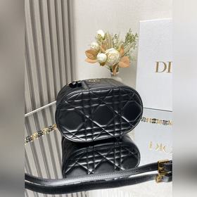 Новая сумка Dior 30 Montaigne Vanity в черном цвете из овечьей ко