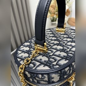 Подлинный продукт  Новая модель Dior 30 Montaigne Small Vanity H