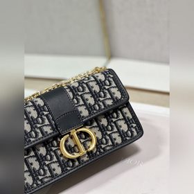 Подлинная сумка Dior. r 30 Montaigne East-West с цепочкой Эта сум
