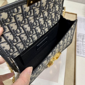 Подлинная сумка Dior. r 30 Montaigne East-West с цепочкой Эта сум