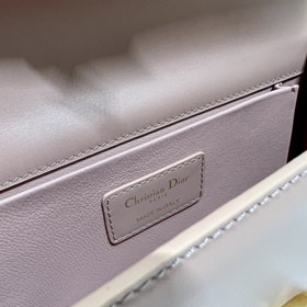 Подлинная сумка Dior. r 30 Montaigne East-West с цепочкой Эта сум