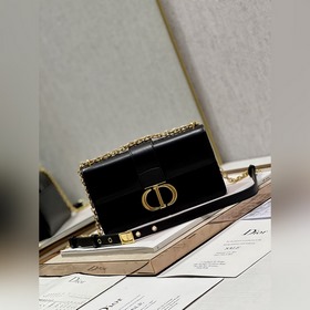 Подлинная сумка Dior. r 30 Montaigne East-West с цепочкой Эта сум