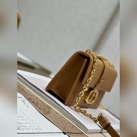Подлинная сумка Dior. r 30 Montaigne East-West с цепочкой Эта сум