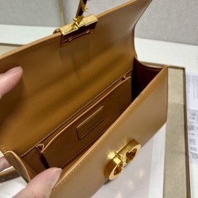 Подлинная сумка Dior. r 30 Montaigne East-West с цепочкой Эта сум