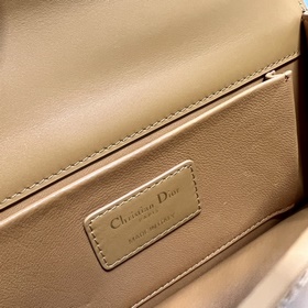Подлинная сумка Dior. r 30 Montaigne East-West с цепочкой Эта сум