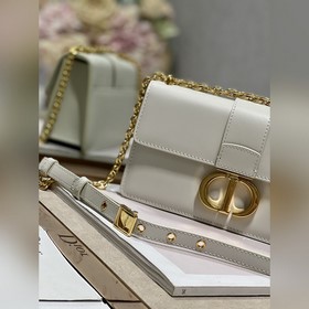 Подлинная сумка Dior. r 30 Montaigne East-West с цепочкой Эта сум