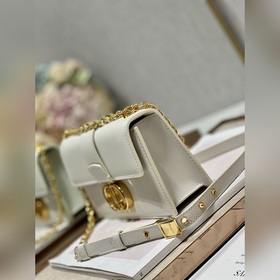 Подлинная сумка Dior. r 30 Montaigne East-West с цепочкой Эта сум