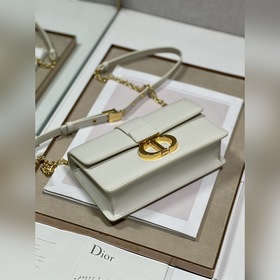 Подлинная сумка Dior. r 30 Montaigne East-West с цепочкой Эта сум