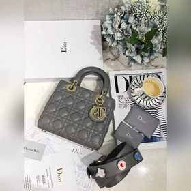 Подлинный продукт  Dior Серия значков My Lady Каждая женщина д