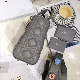 Подлинный продукт  Dior Серия значков My Lady Каждая женщина д