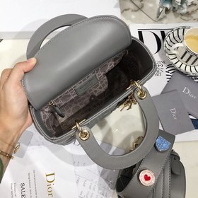 Подлинный продукт  Dior Серия значков My Lady Каждая женщина д