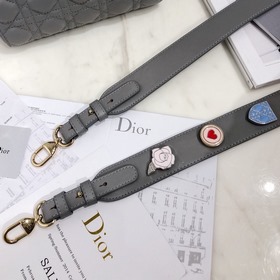 Подлинный продукт  Dior Серия значков My Lady Каждая женщина д