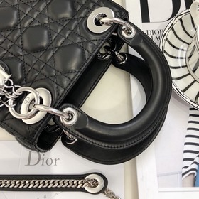 Подлинный продукт  Dior Mini lady classic серия Диана всегда был