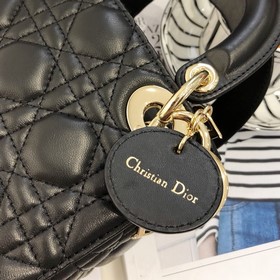 Подлинный продукт  Dior Mini lady classic серия Диана всегда был