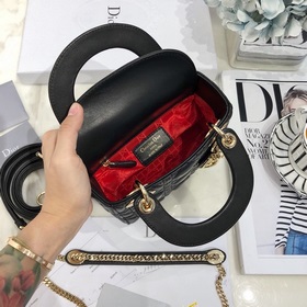 Подлинный продукт  Dior Mini lady classic серия Диана всегда был