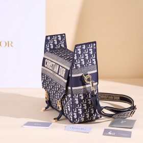 Новая сумка Dior Mailer среднего размера, тщательно разработанная