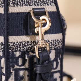 Новая сумка Dior в стиле почтальона, тщательно разработанная на о