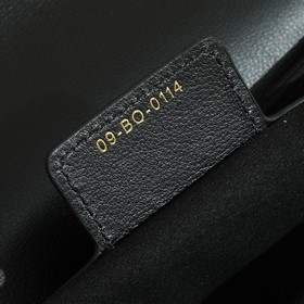 Эта сумка Dior Jolie из весенне-летней коллекции 2024 года сочета