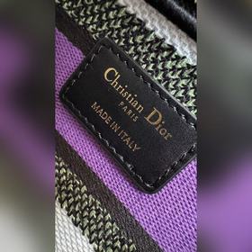 Подлинная вышивка Lady D-Lite Эта сумка Lady D-Lite сочетает в се
