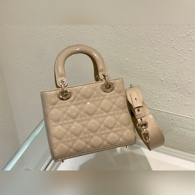 Подлинный Lady Dior, кожа цвета абрикоса Сумка Lady Dior с четыр