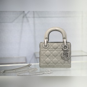 Подлинная сумка Lady Dior из матовой телячьей кожи с клапаном, ме
