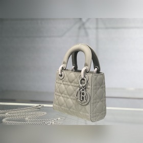 Подлинная сумка Lady Dior из матовой телячьей кожи с клапаном, ме