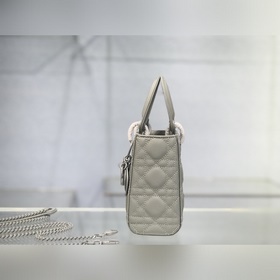Подлинная сумка Lady Dior из матовой телячьей кожи с клапаном, ме