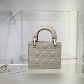 Подлинная сумка Lady Dior из матовой телячьей кожи с клапаном, ме