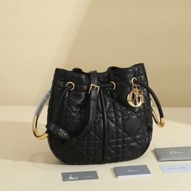 Эта сумка Dior Nolita из новой коллекции осень 2024 года представ