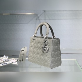 Подлинная сумка Lady Dior из матовой телячьей кожи с клапаном, ме