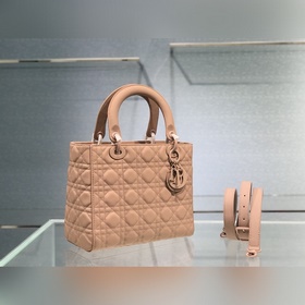 Подлинная сумка Lady Dior из матовой телячьей кожи с клапаном, ме