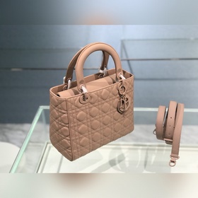 Подлинная сумка Lady Dior из матовой телячьей кожи с клапаном, ме
