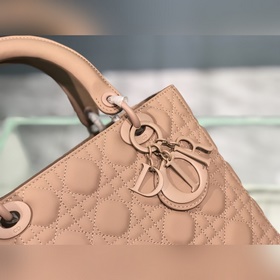 Подлинная сумка Lady Dior из матовой телячьей кожи с клапаном, ме