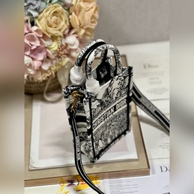 Подлинная мини-сумка для телефона Dior BOOK TOTE «Слоновая кость»