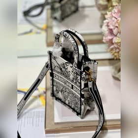 Подлинная мини-сумка для телефона Dior BOOK TOTE «Слоновая кость»