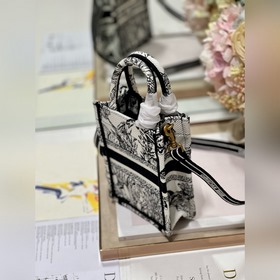 Подлинная мини-сумка для телефона Dior BOOK TOTE «Слоновая кость»