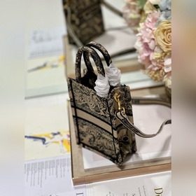 Подлинная мини-сумка для телефона Dior BOOK TOTE «Apricot Tiger» 