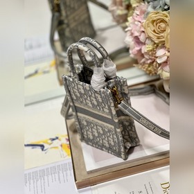 Подлинная мини-сумка для телефона Dior BOOK TOTE «Old Flower Grey