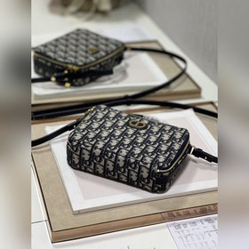 Подлинная сумка Dior Caro с цепочкой Тщательно изготовлена с испо