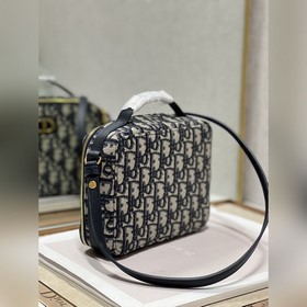 Подлинная сумка Dior Caro с цепочкой Тщательно изготовлена с испо