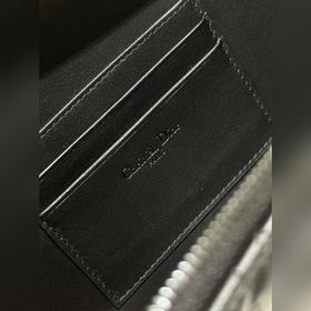 Подлинная сумка Dior Caro с цепочкой Изготовлена из черной кожи б