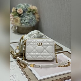 Подлинная сумка Dior Caro с цепочкой Изготовлена из молочно-белой