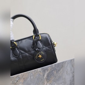 Подлинная мини-сумка Dior Groove 16 «черная» Мини-сумка Dior Groo