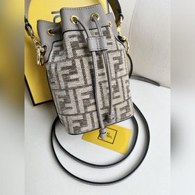 Голубой серый Mon Tresor Мини-сумка из светло-голубой кожи. Подро