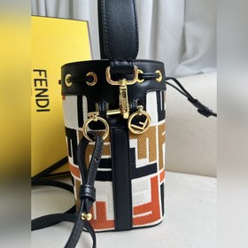 Цветная вышивка Mon Tresor Мини-сумочка из светло-голубой кожи. П
