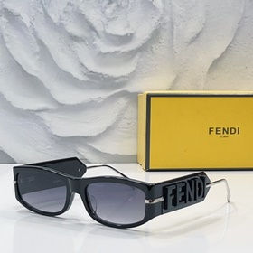 Fendi  МОДЕЛЬ： FE40120I РАЗМЕР： 56 19-140