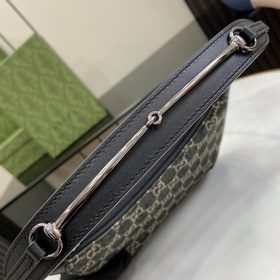 Небольшая джинсовая сумка через плечо из серии Gucci Horsebit Sli