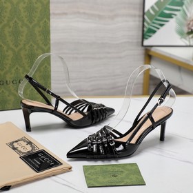 GUCCI Гуччи. Эта серия состоит из 5 кожаных ремешков и металличес