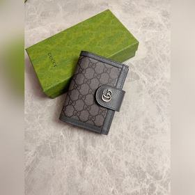 Новейший паспортный чехол из серии Ophidia от Gucci. Изделия сери
